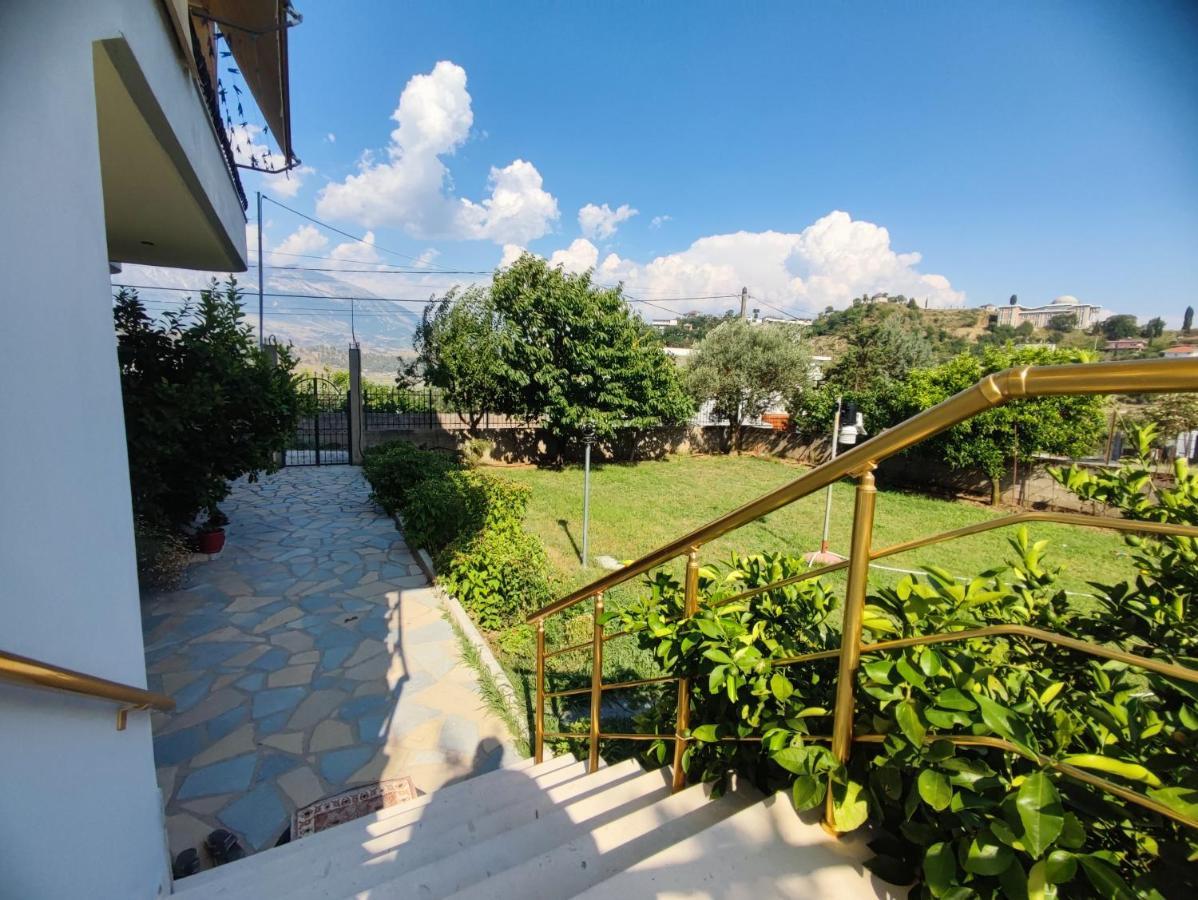 Cheerful 2 Bedroom Villa With Free Parking. Gjirokastër Exterior foto
